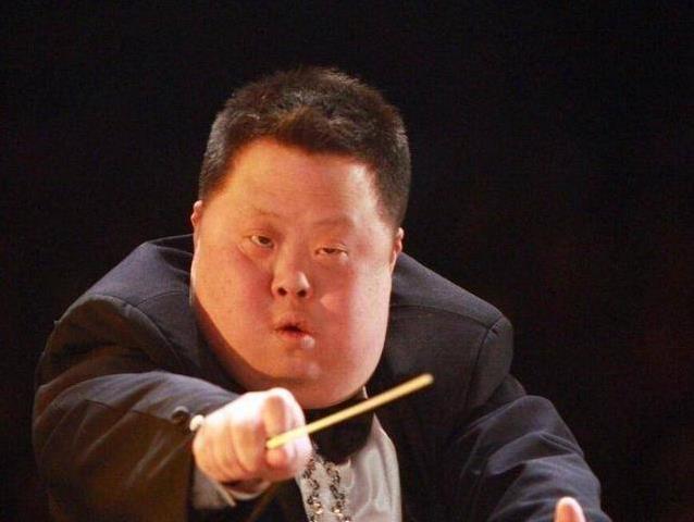 他的指挥动, 媒体需要抓