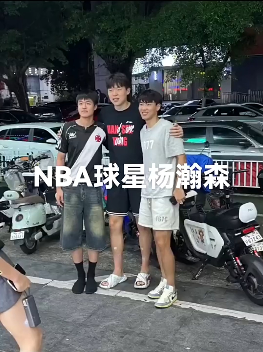 个饭馆吃饭 个饭馆吃饭